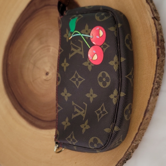 louis vuitton takashi murakami cherry pochette - Picture 12 of 14